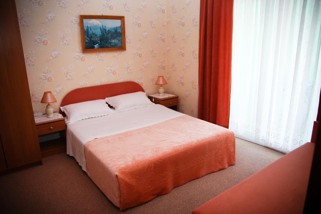Apartments Katarine Zrinske Vodice Zewnętrze zdjęcie